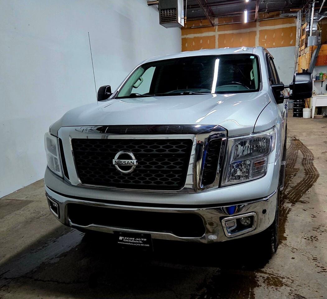 2017 Nissan Titan 4WD Crew Cab SV Clean CarFax/SV Premium/4x4/Blueto Photo5