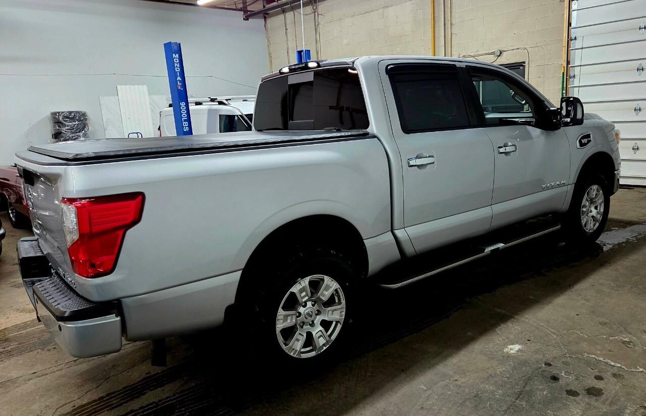 2017 Nissan Titan 4WD Crew Cab SV Clean CarFax/SV Premium/4x4/Blueto Photo
