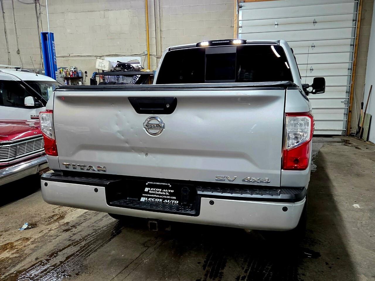 2017 Nissan Titan 4WD Crew Cab SV Clean CarFax/SV Premium/4x4/Blueto Photo