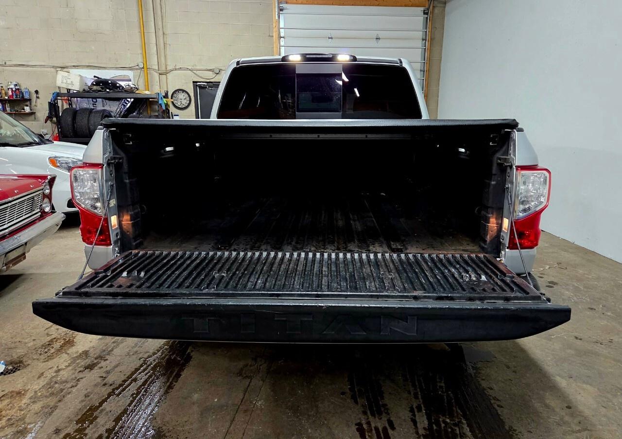 2017 Nissan Titan 4WD Crew Cab SV Clean CarFax/SV Premium/4x4/Blueto Photo