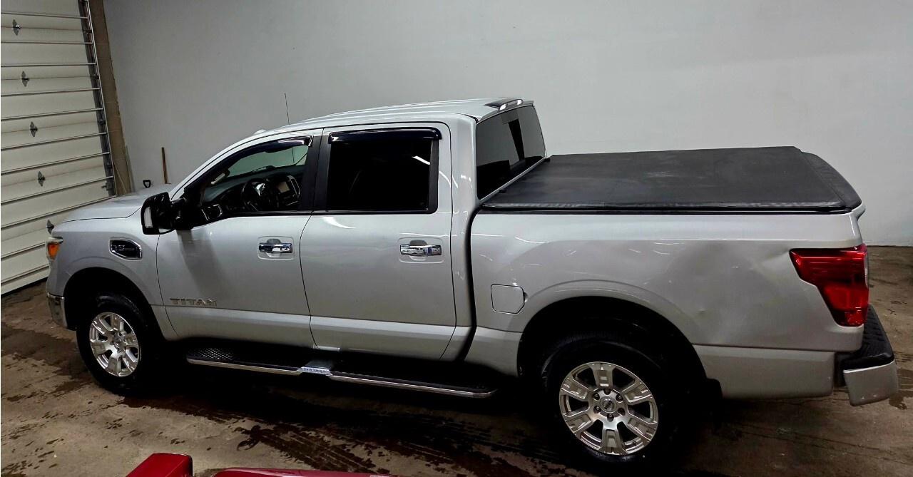 2017 Nissan Titan 4WD Crew Cab SV Clean CarFax/SV Premium/4x4/Blueto Photo