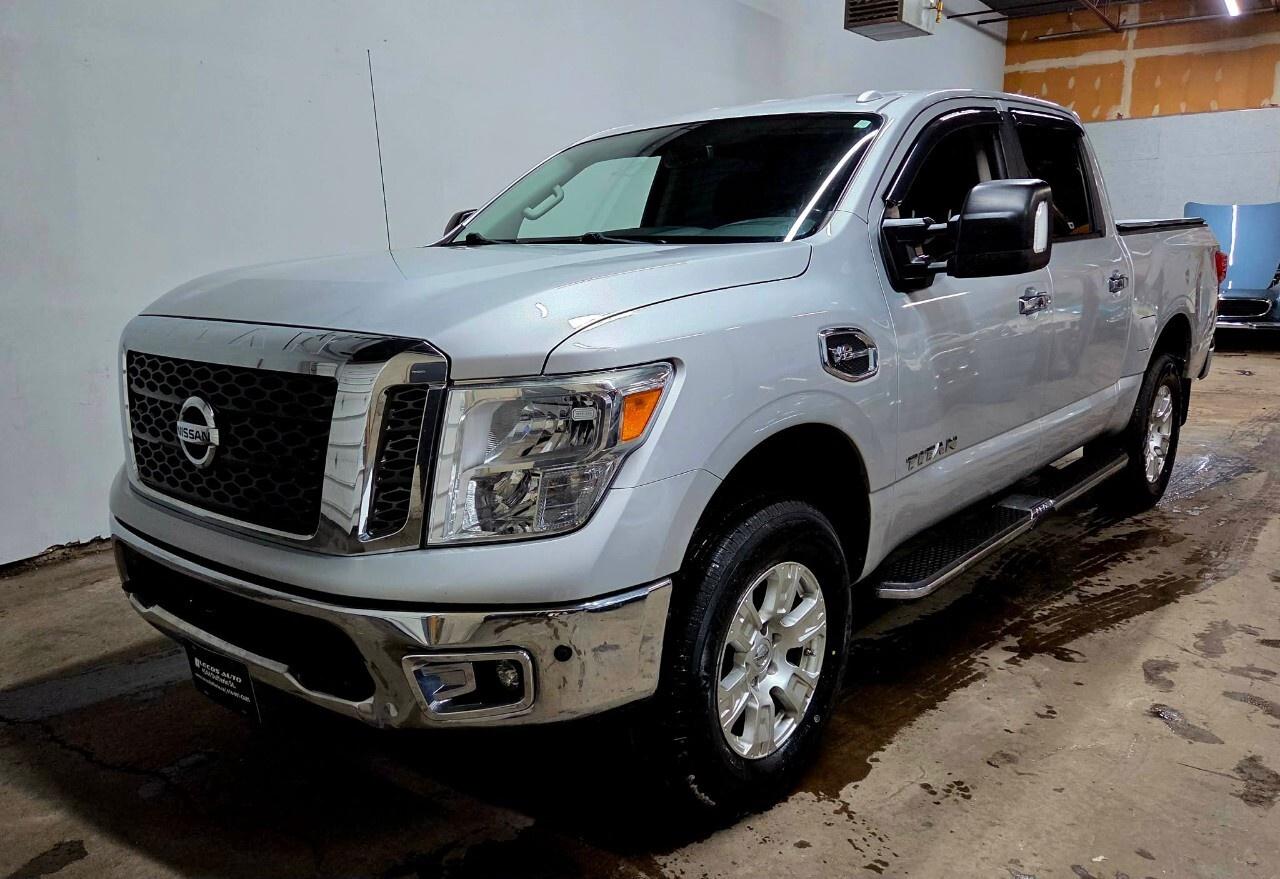 2017 Nissan Titan 4WD Crew Cab SV Clean CarFax/SV Premium/4x4/Blueto Photo