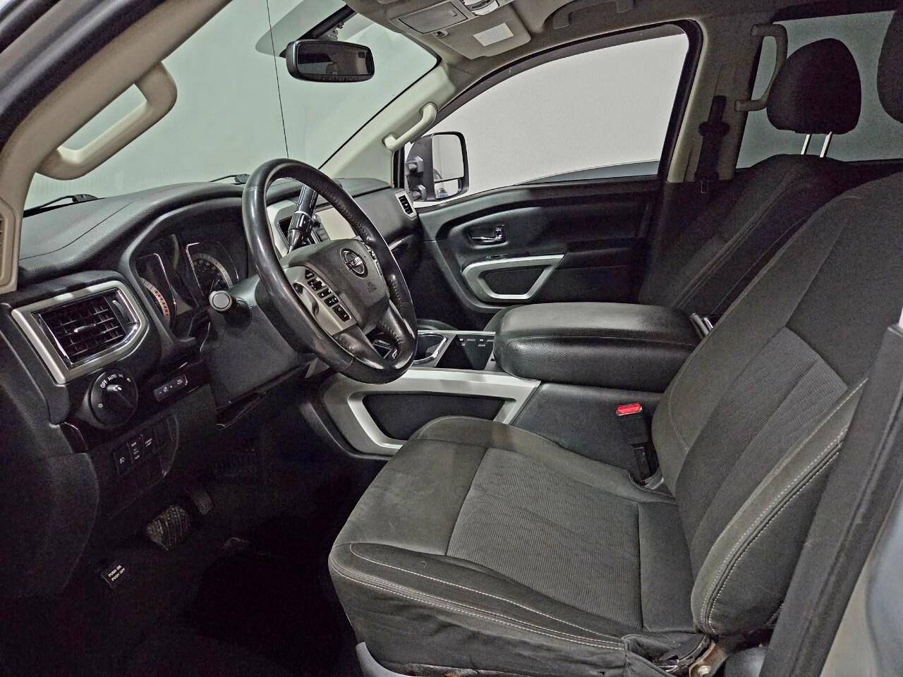 2017 Nissan Titan 4WD Crew Cab SV Clean CarFax/SV Premium/4x4/Blueto Photo