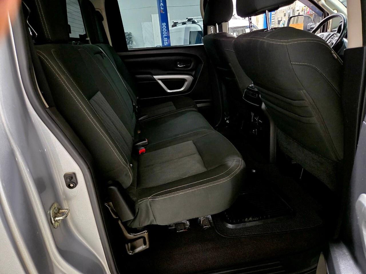 2017 Nissan Titan 4WD Crew Cab SV Clean CarFax/SV Premium/4x4/Blueto Photo