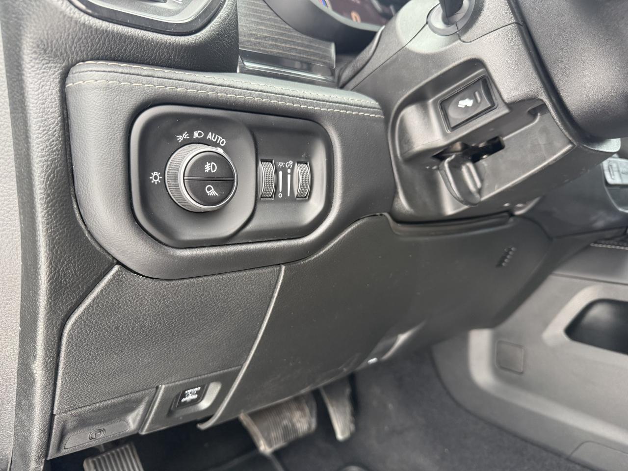 2022 RAM 2500 LIMITED 4x4 Crew- RAMBOX - New Tires - CUMMINS Photo