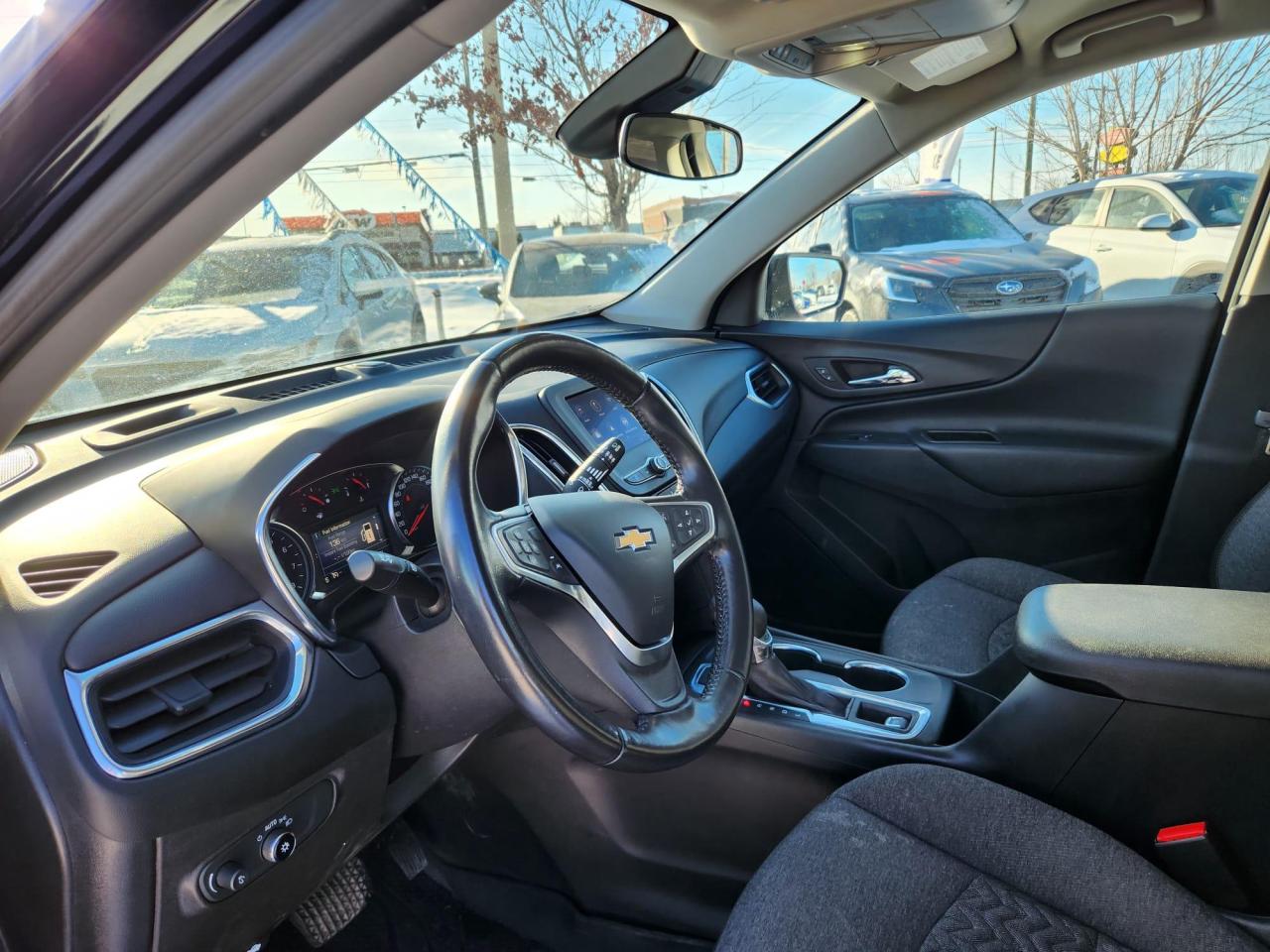 2022 Chevrolet Equinox LT w/1LT All-Wheel Drive Photo2