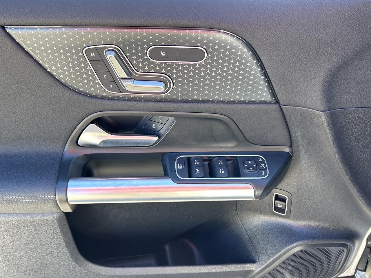 2026 Mercedes-Benz GLA 4MATIC, PANOROOF,NAVI,APPLE CARPLAY, ANDROID AUTO Photo