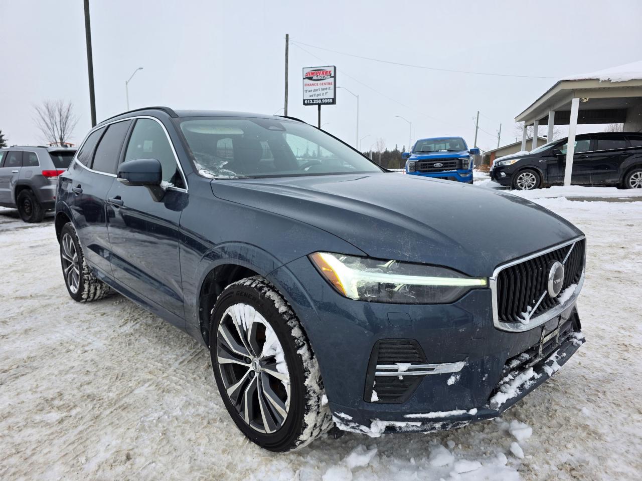 2022 Volvo XC60 B6 Momentum 4dr All-Wheel Drive Photo