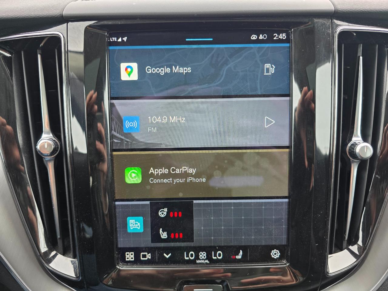 2022 Volvo XC60 B6 Momentum 4dr All-Wheel Drive Photo