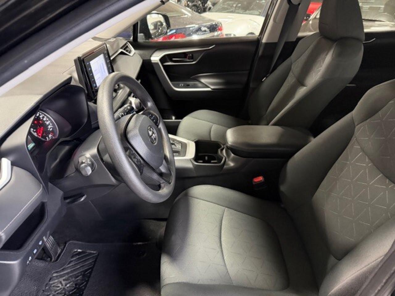 2022 Toyota RAV4 LE FWD CLEAN CARFAX CERTIFIED Back Up Camera Photo