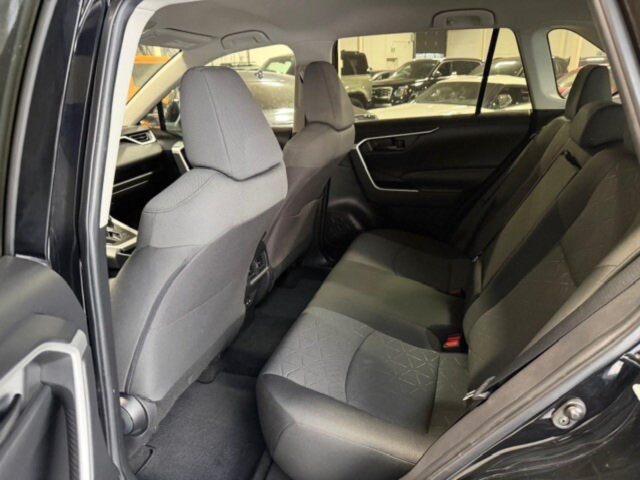 2022 Toyota RAV4 LE FWD CLEAN CARFAX CERTIFIED Back Up Camera Photo