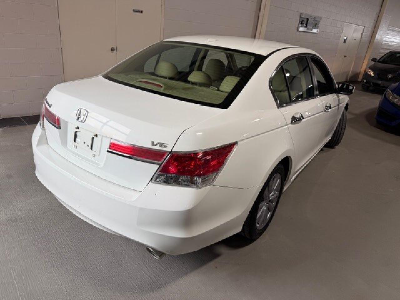 2011 Honda Accord Sedan Sedan V6 Auto EX-L Only 107,000 KM 1 Owner Photo