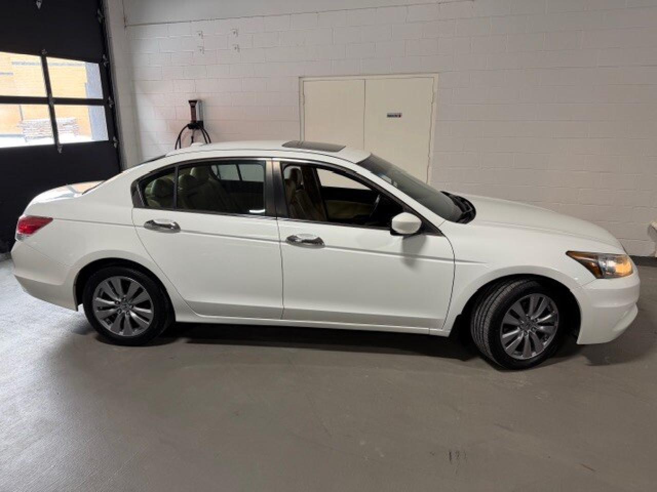 2011 Honda Accord Sedan Sedan V6 Auto EX-L Only 107,000 KM 1 Owner Photo