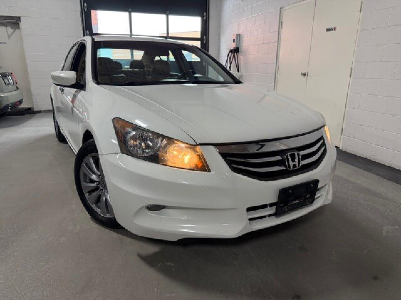 2011 Honda Accord Sedan Sedan V6 Auto EX-L Only 107,000 KM 1 Owner Photo