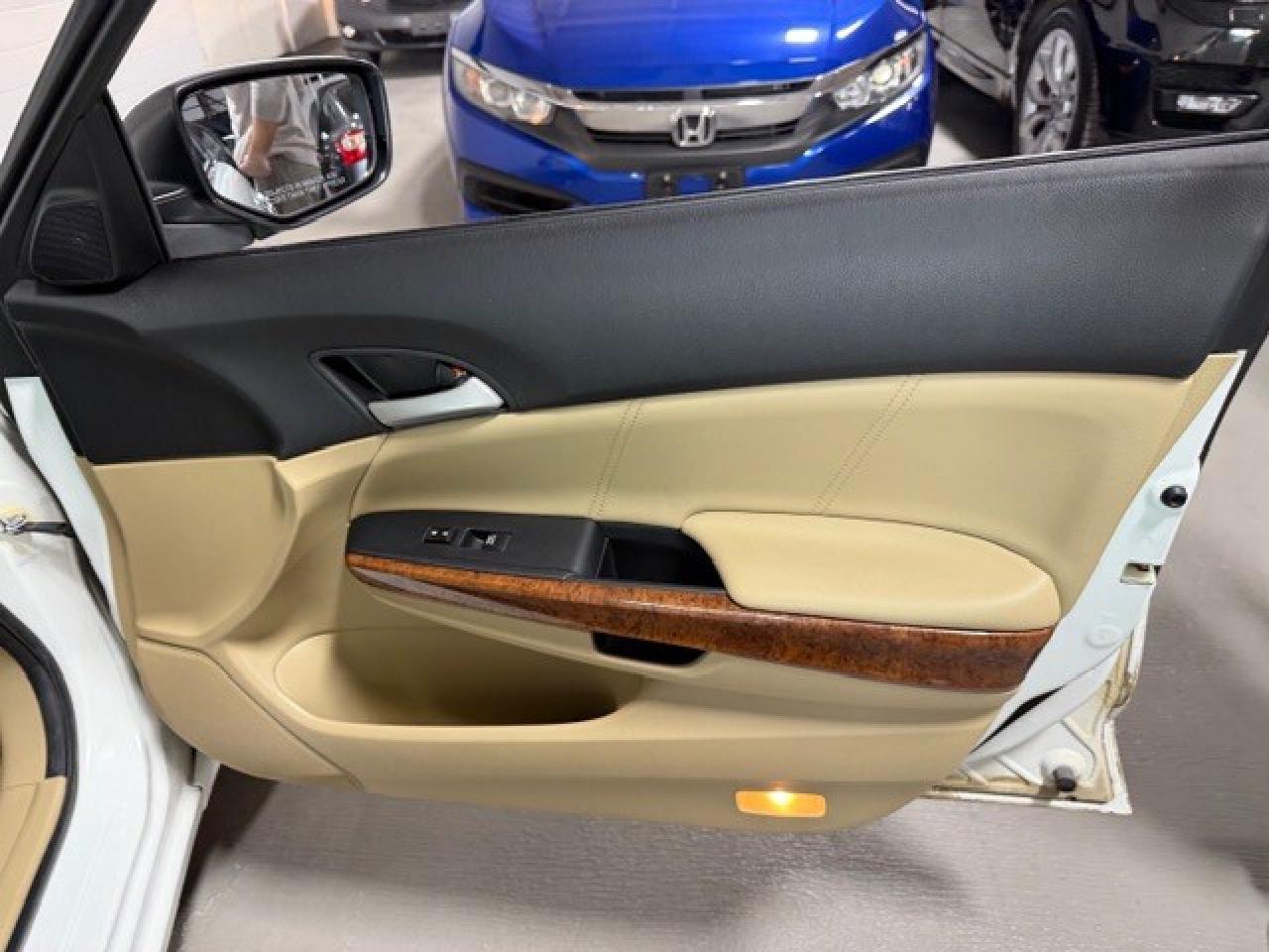 2011 Honda Accord Sedan Sedan V6 Auto EX-L Only 107,000 KM 1 Owner Photo