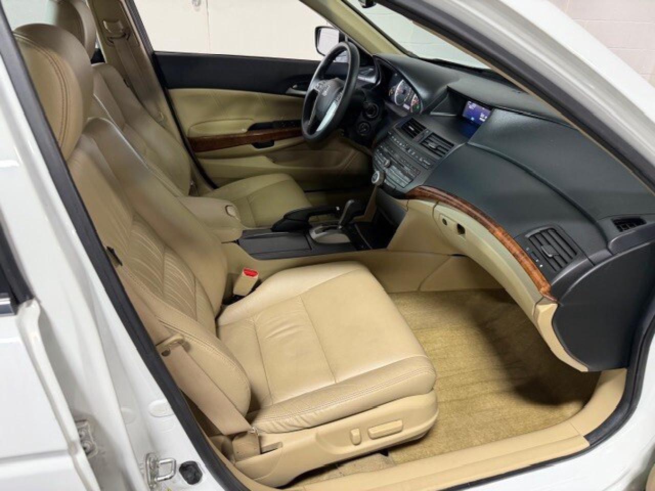 2011 Honda Accord Sedan Sedan V6 Auto EX-L Only 107,000 KM 1 Owner Photo