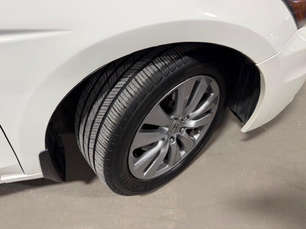 2011 Honda Accord Sedan Sedan V6 Auto EX-L Only 107,000 KM 1 Owner Photo