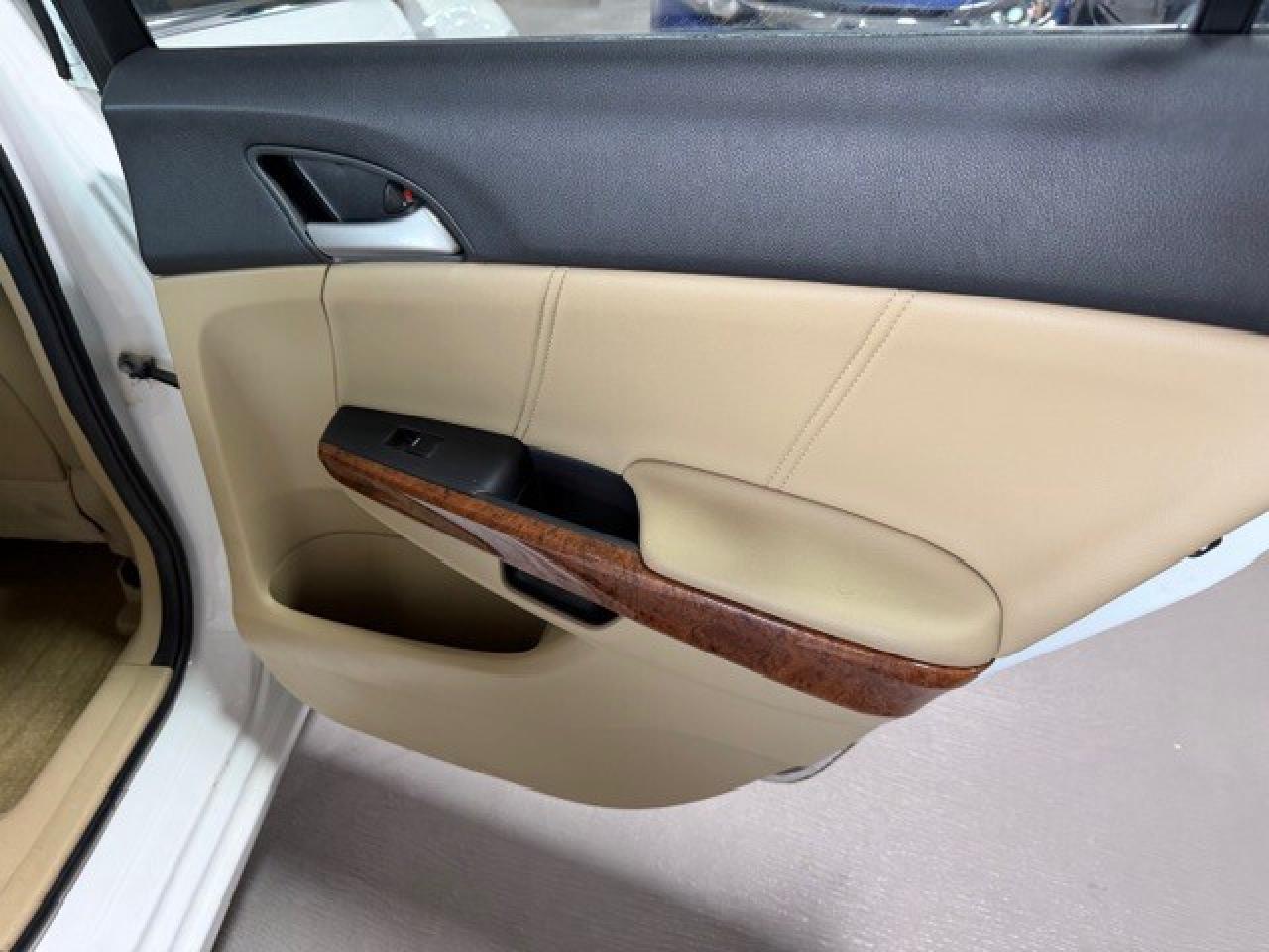 2011 Honda Accord Sedan Sedan V6 Auto EX-L Only 107,000 KM 1 Owner Photo