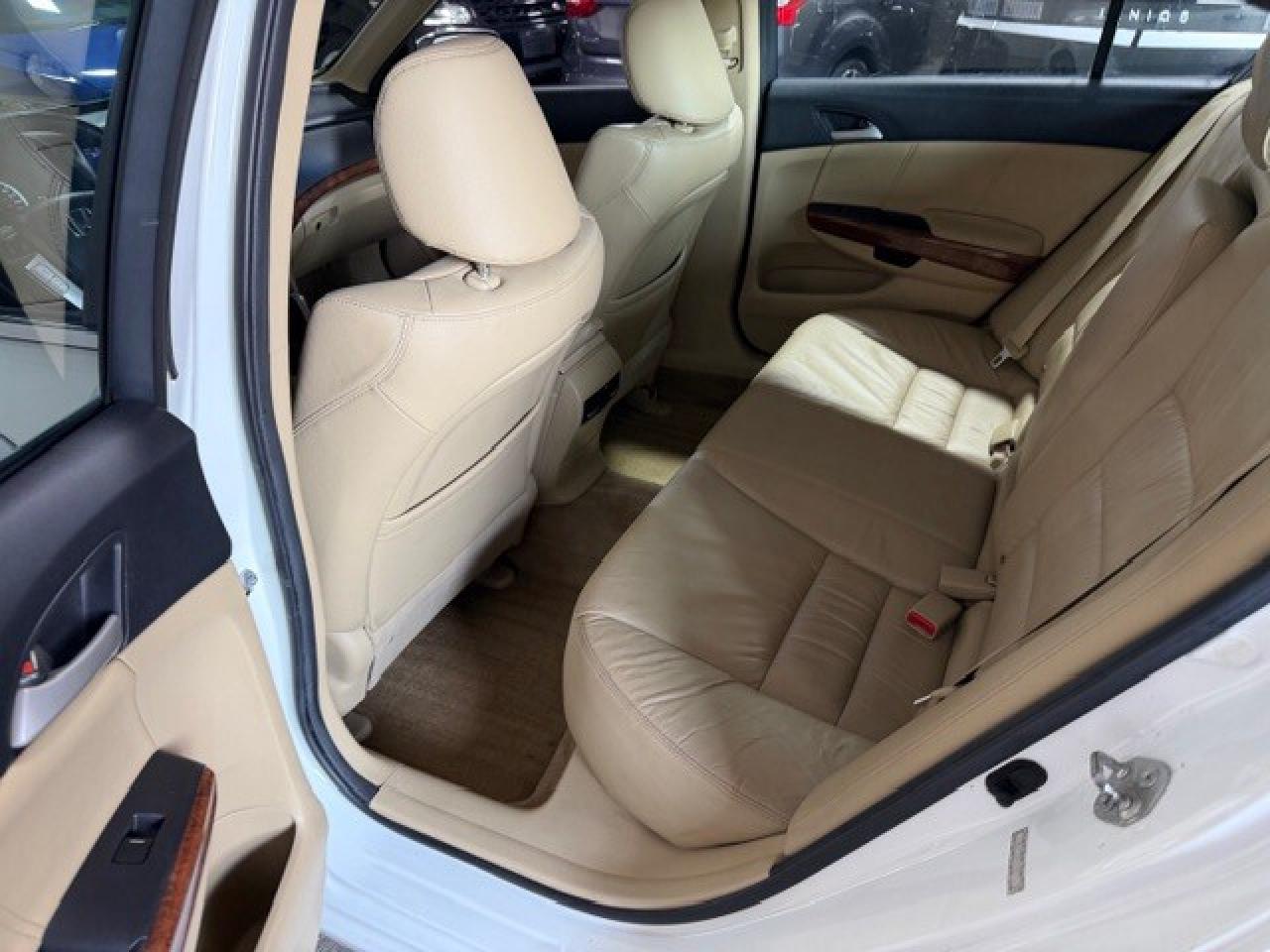 2011 Honda Accord Sedan Sedan V6 Auto EX-L Only 107,000 KM 1 Owner Photo