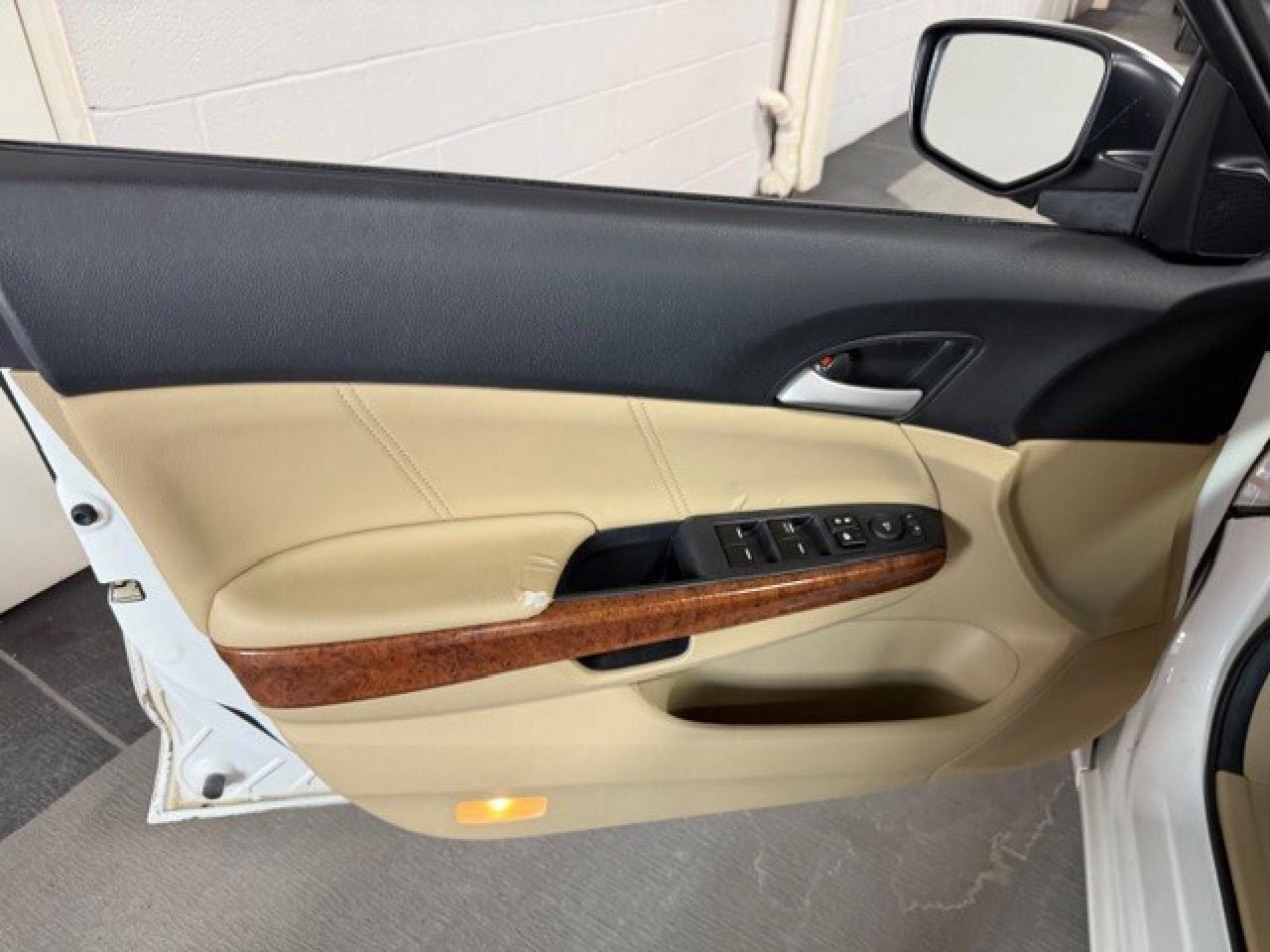 2011 Honda Accord Sedan Sedan V6 Auto EX-L Only 107,000 KM 1 Owner Photo