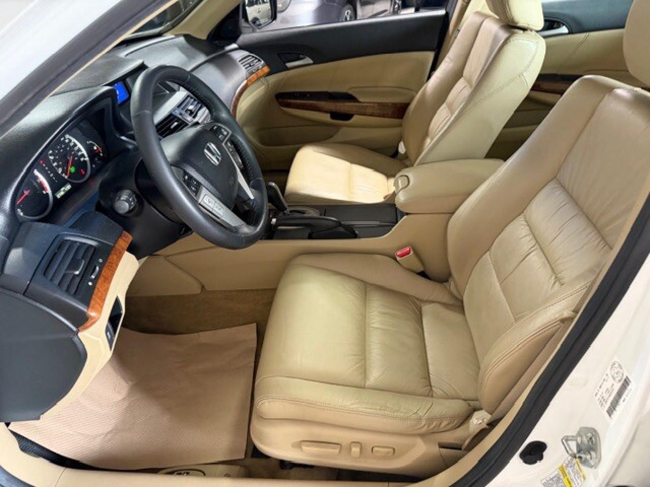 2011 Honda Accord Sedan Sedan V6 Auto EX-L Only 107,000 KM 1 Owner Photo