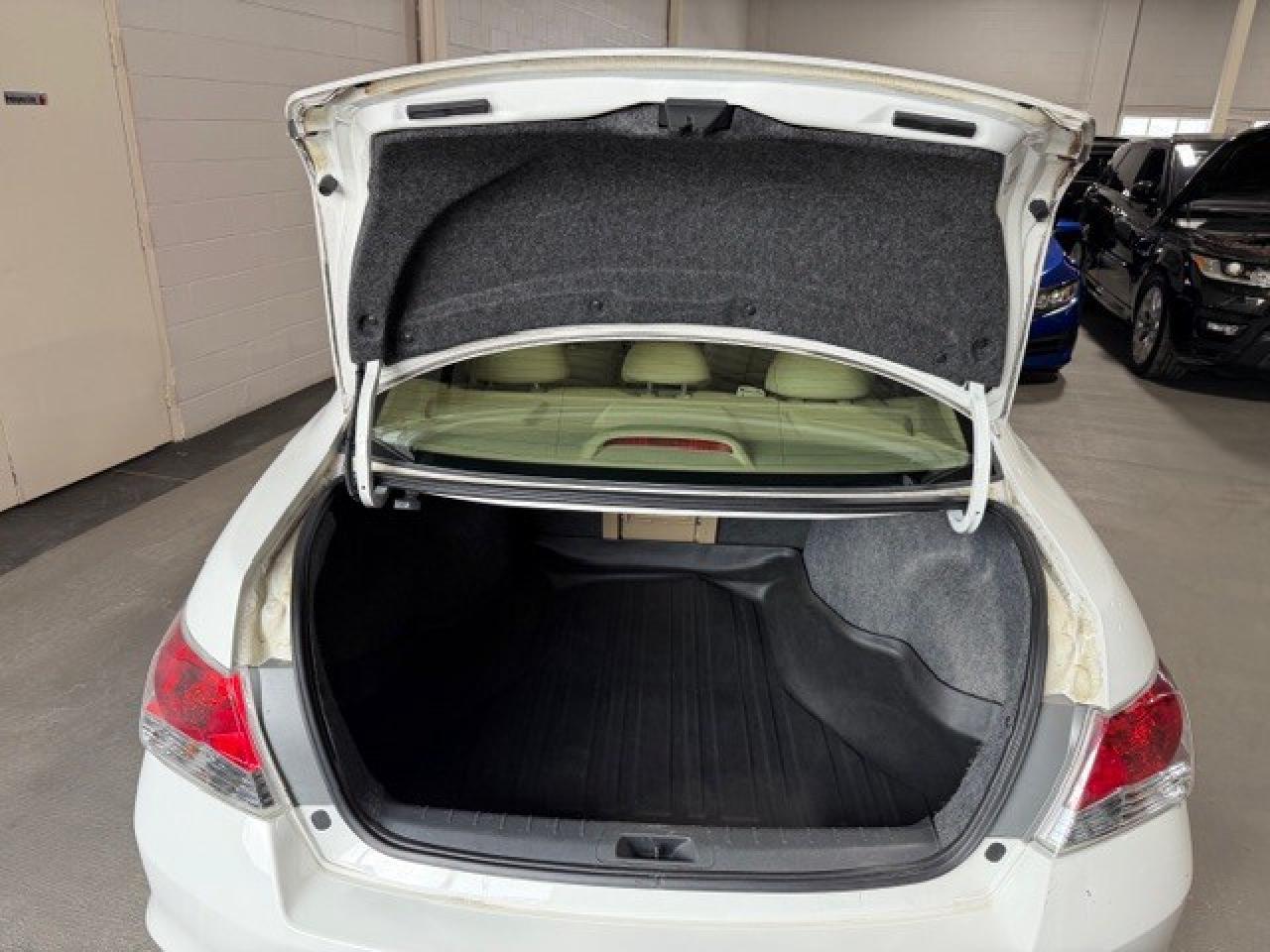 2011 Honda Accord Sedan Sedan V6 Auto EX-L Only 107,000 KM 1 Owner Photo