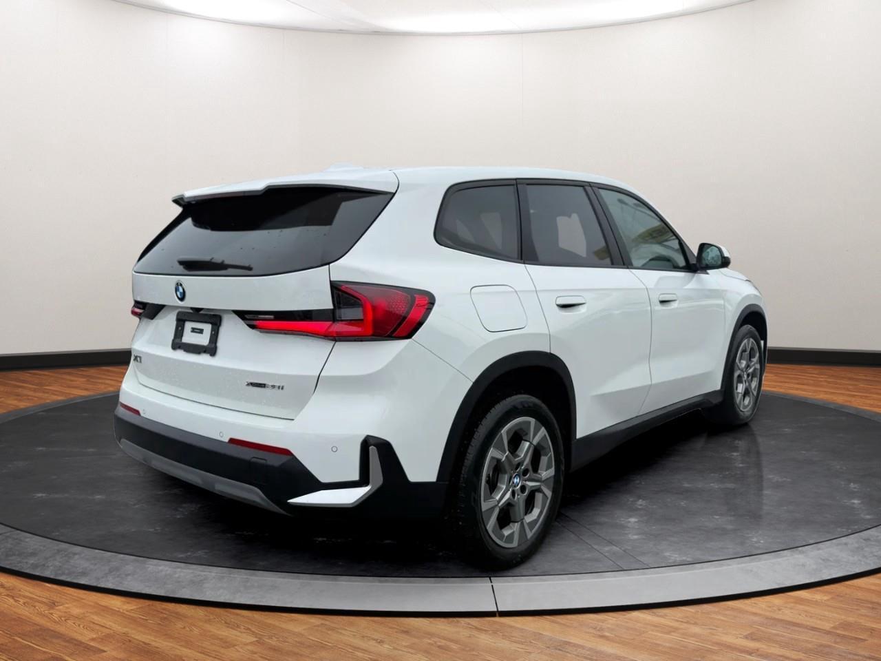 2025 BMW X1 xDrive28i Photo4