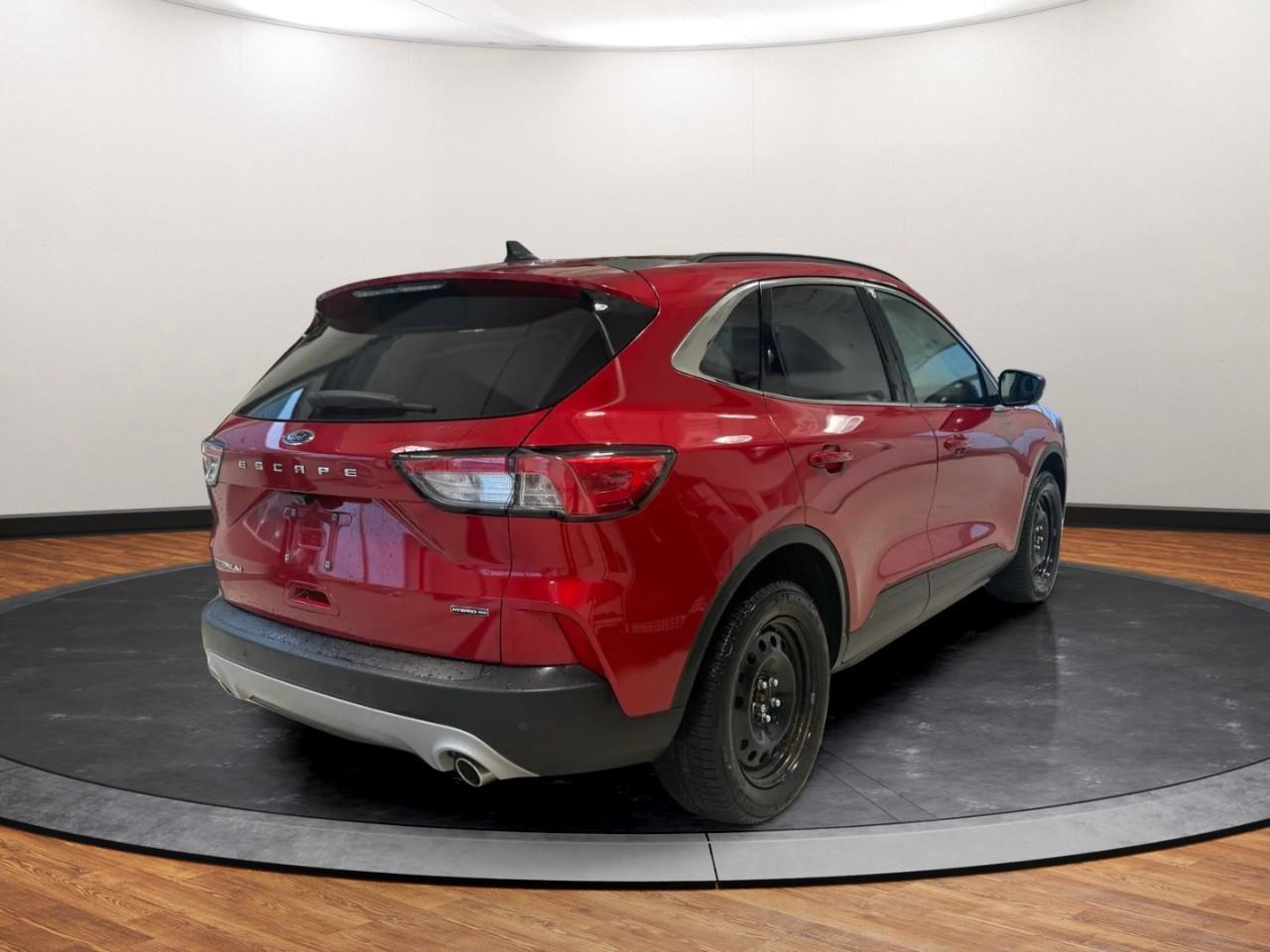 2022 Ford Escape Titanium Hybrid Photo3