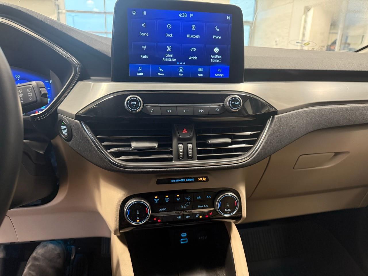 2022 Ford Escape Titanium Hybrid Photo