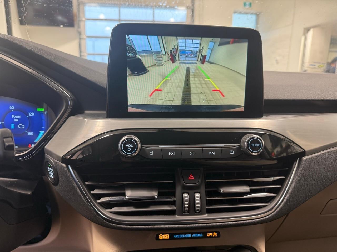 2022 Ford Escape Titanium Hybrid Photo