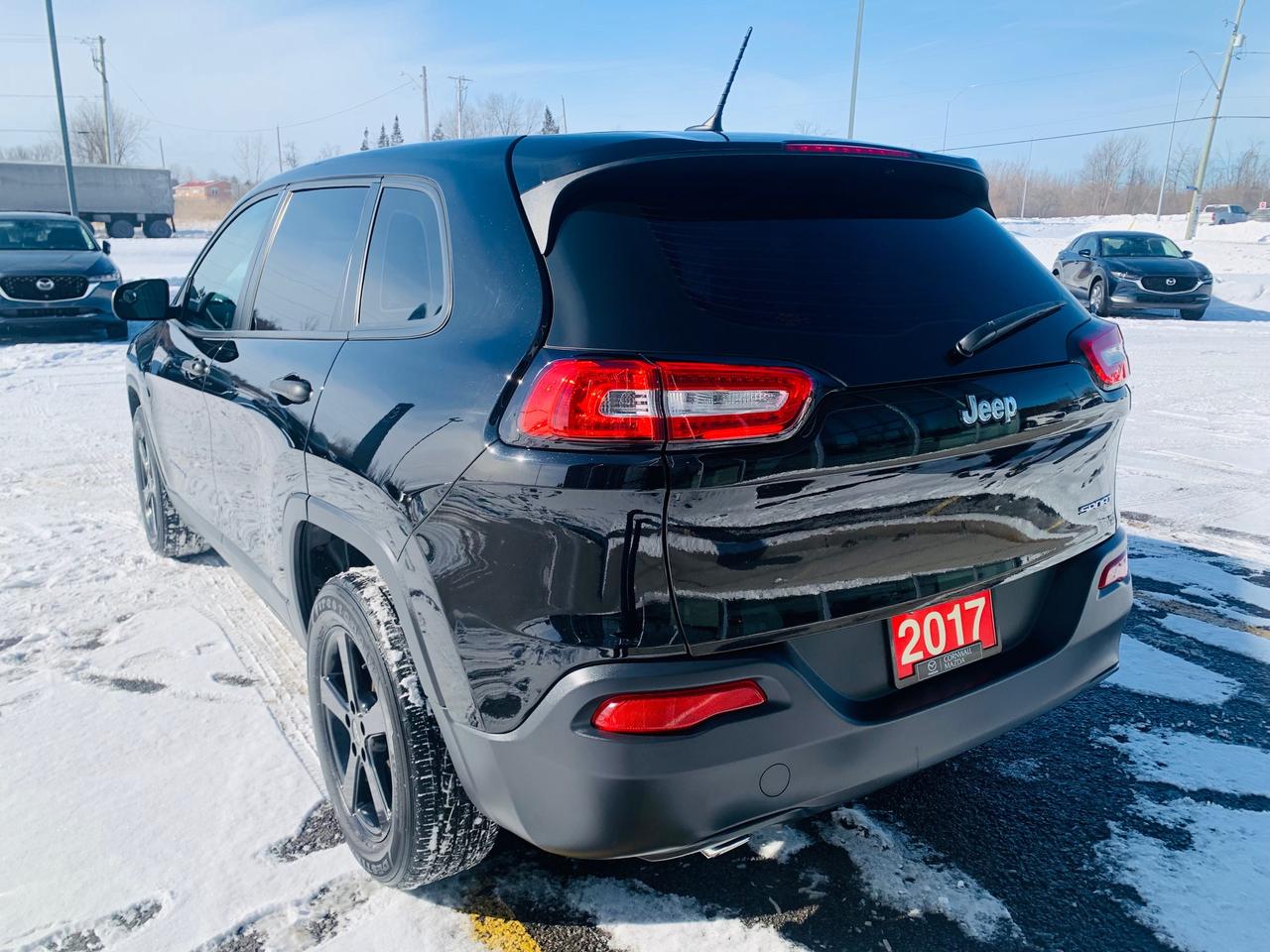 2017 Jeep Cherokee Sport 4dr Front-wheel Drive Photo4