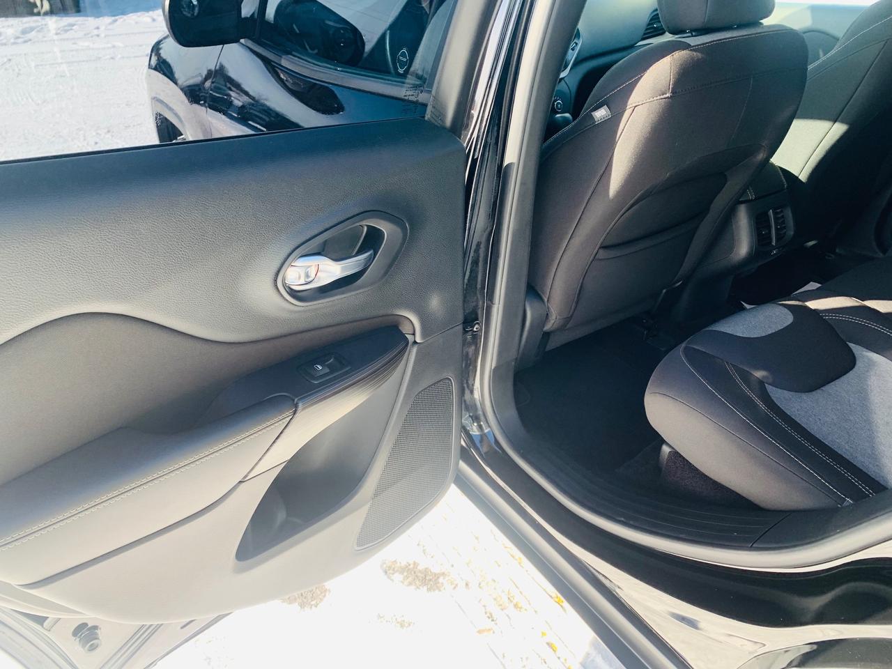 2017 Jeep Cherokee Sport 4dr Front-wheel Drive Photo