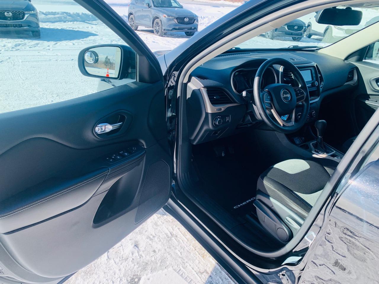 2017 Jeep Cherokee Sport 4dr Front-wheel Drive Photo