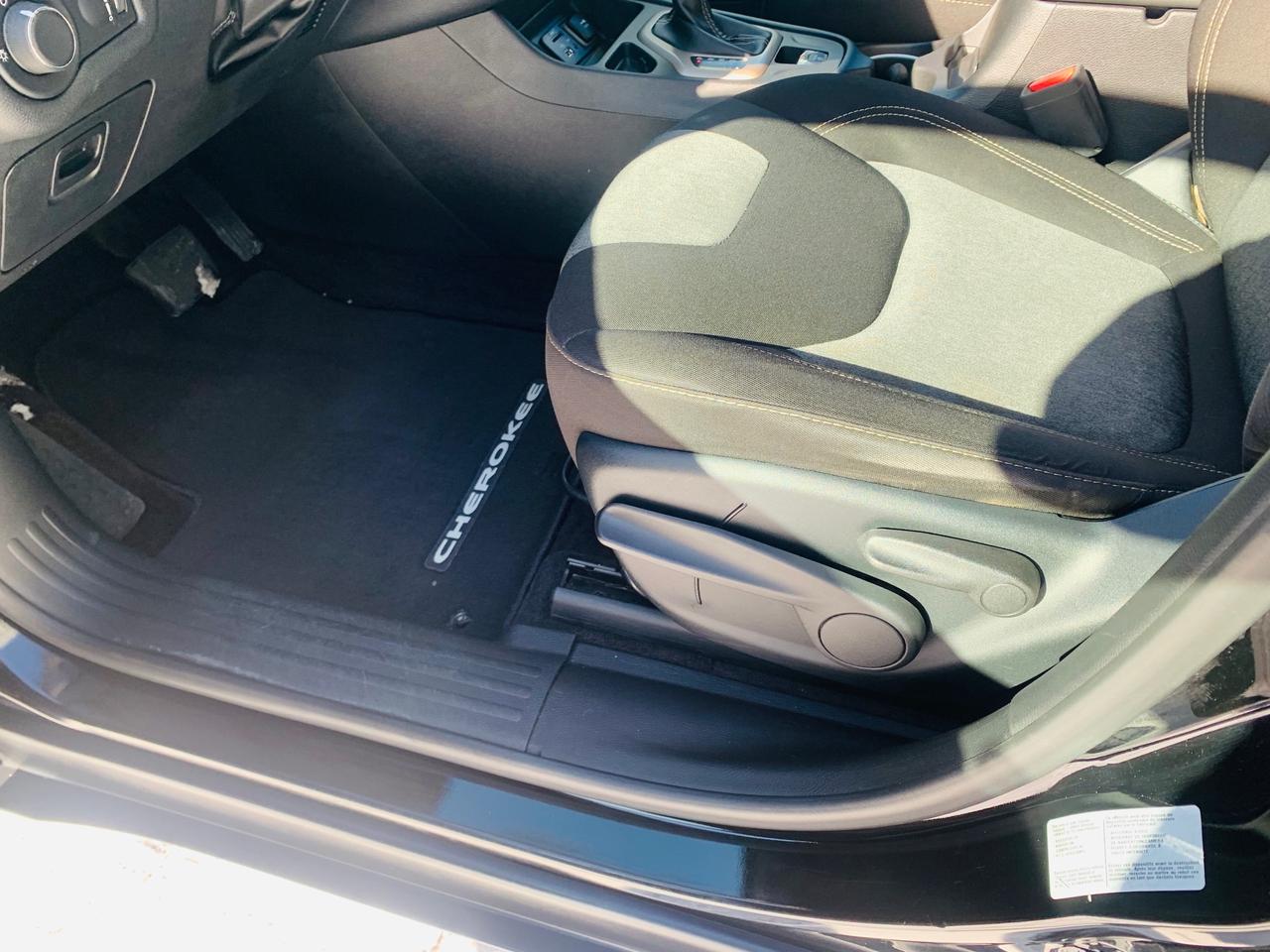 2017 Jeep Cherokee Sport 4dr Front-wheel Drive Photo