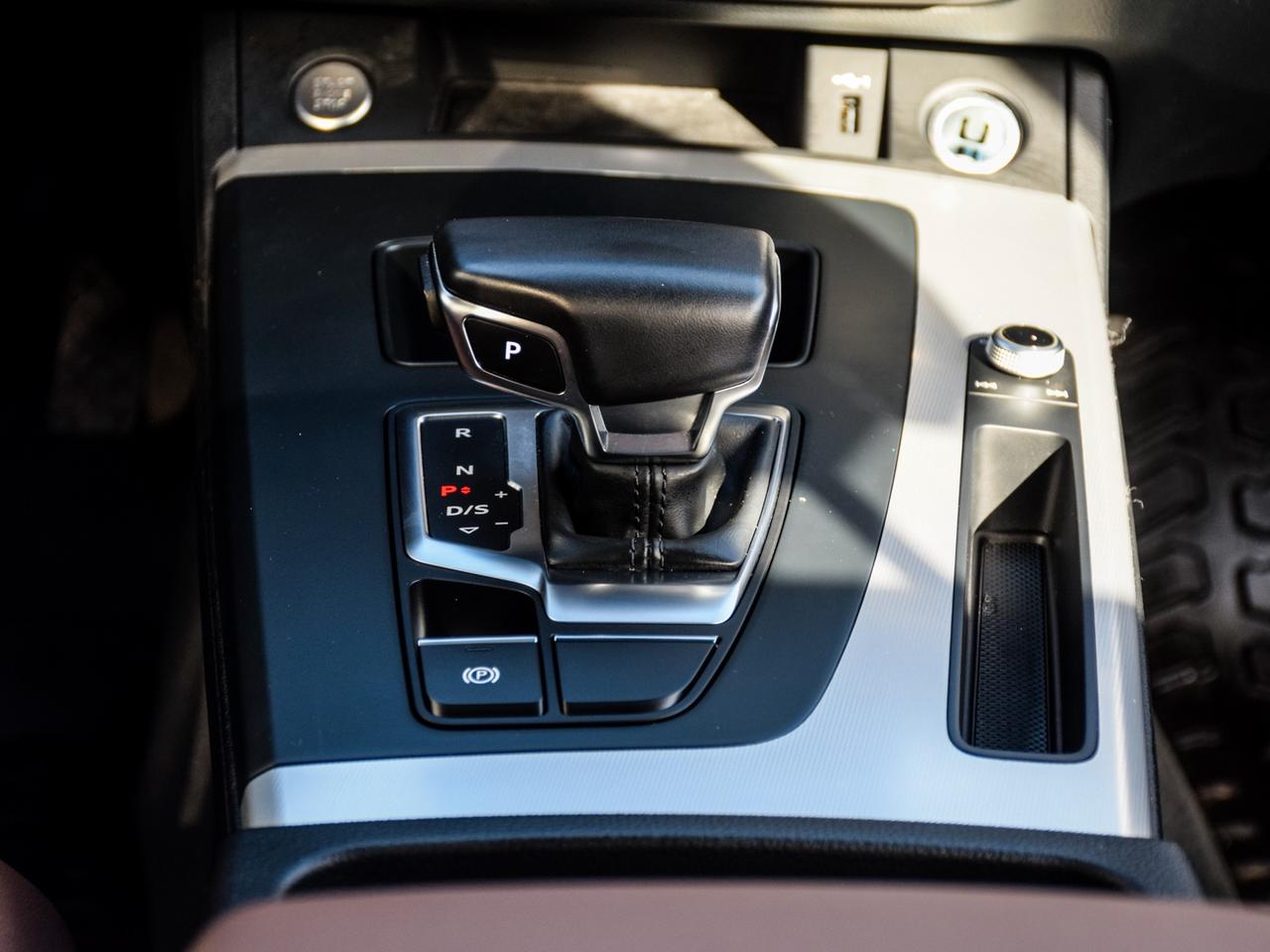 2022 Audi Q5 Technik 45 TFSI quattro Photo