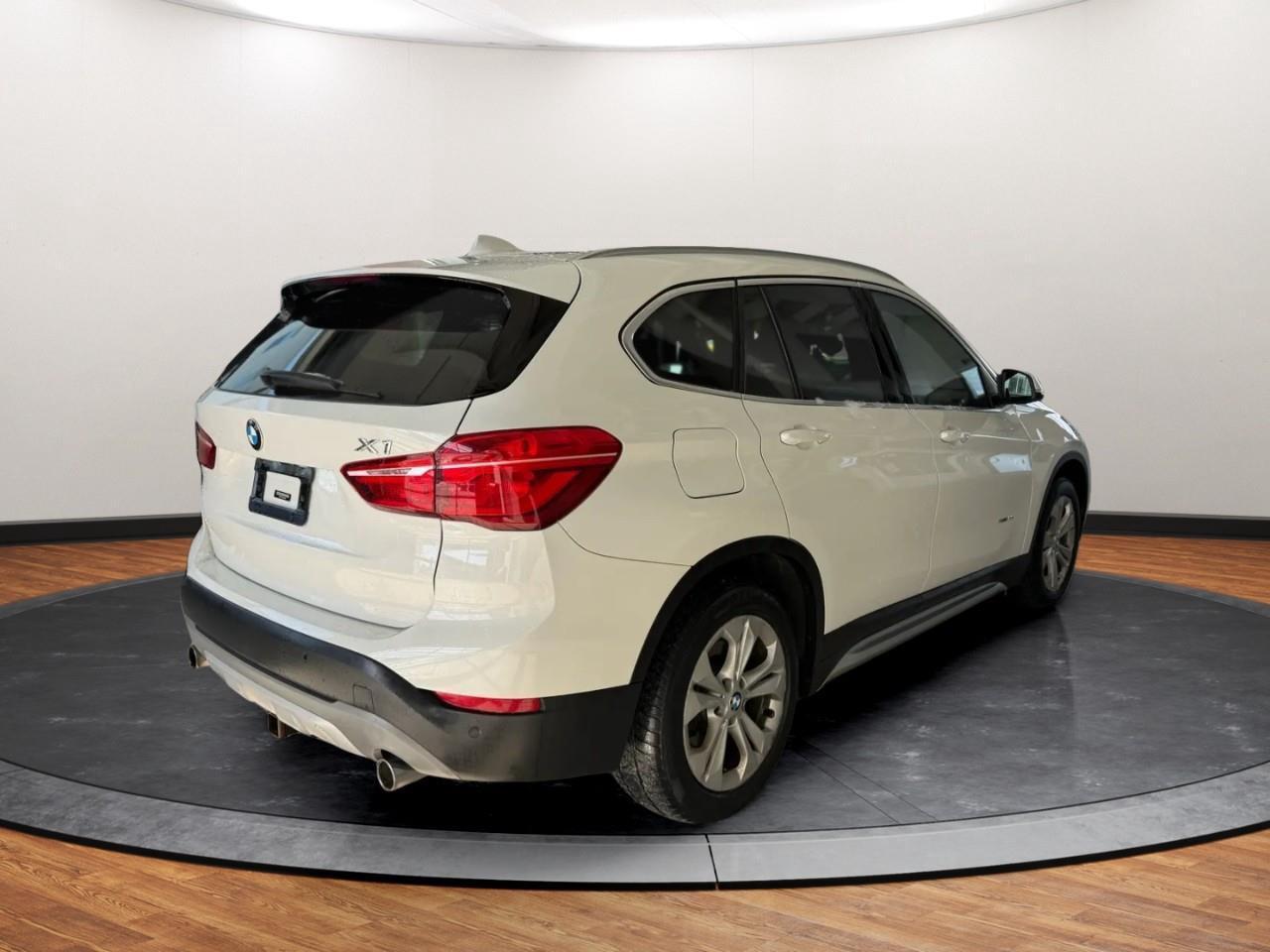 2018 BMW X1 xDrive28i Photo3