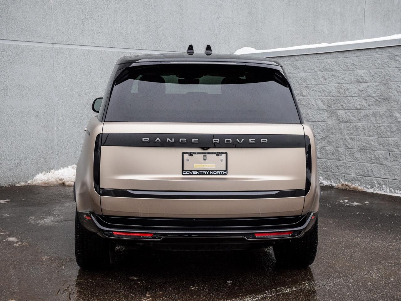 2025 Land Rover Range Rover P550e SE SWB Photo