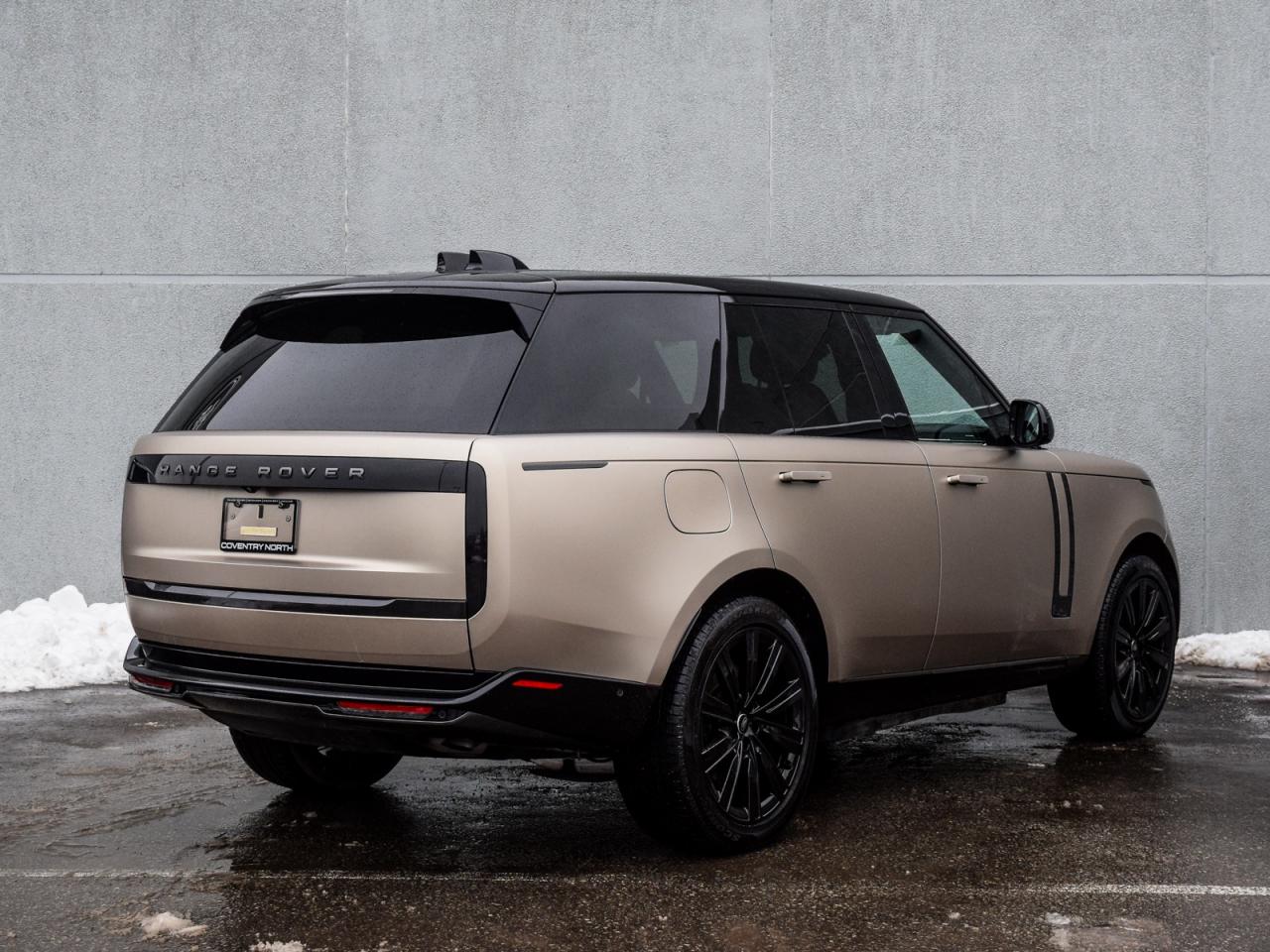 2025 Land Rover Range Rover P550e SE SWB Photo3