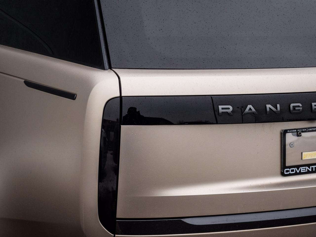 2025 Land Rover Range Rover P550e SE SWB Photo