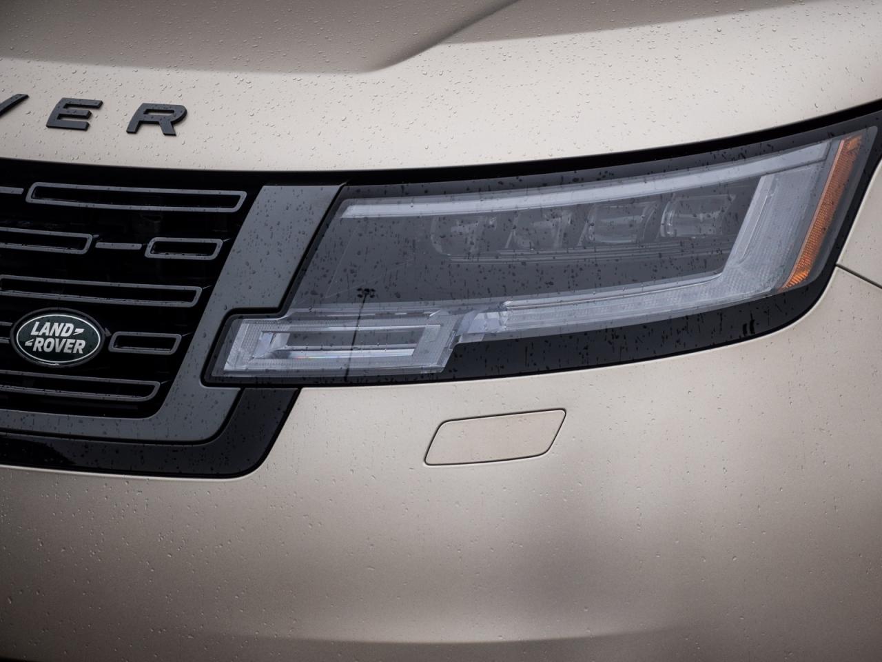 2025 Land Rover Range Rover P550e SE SWB Photo