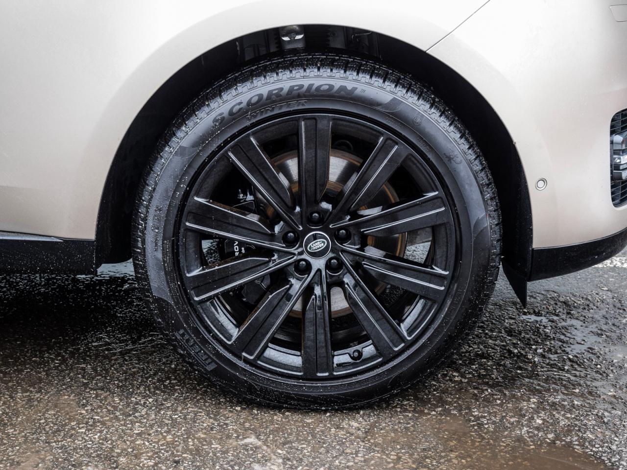 2025 Land Rover Range Rover P550e SE SWB Photo