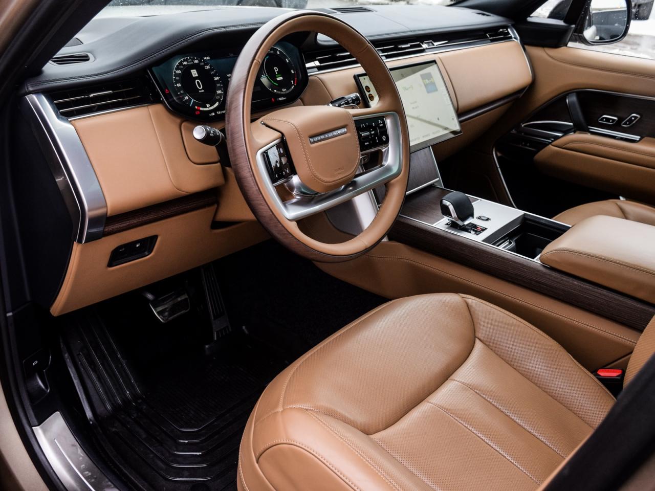 2025 Land Rover Range Rover P550e SE SWB Photo