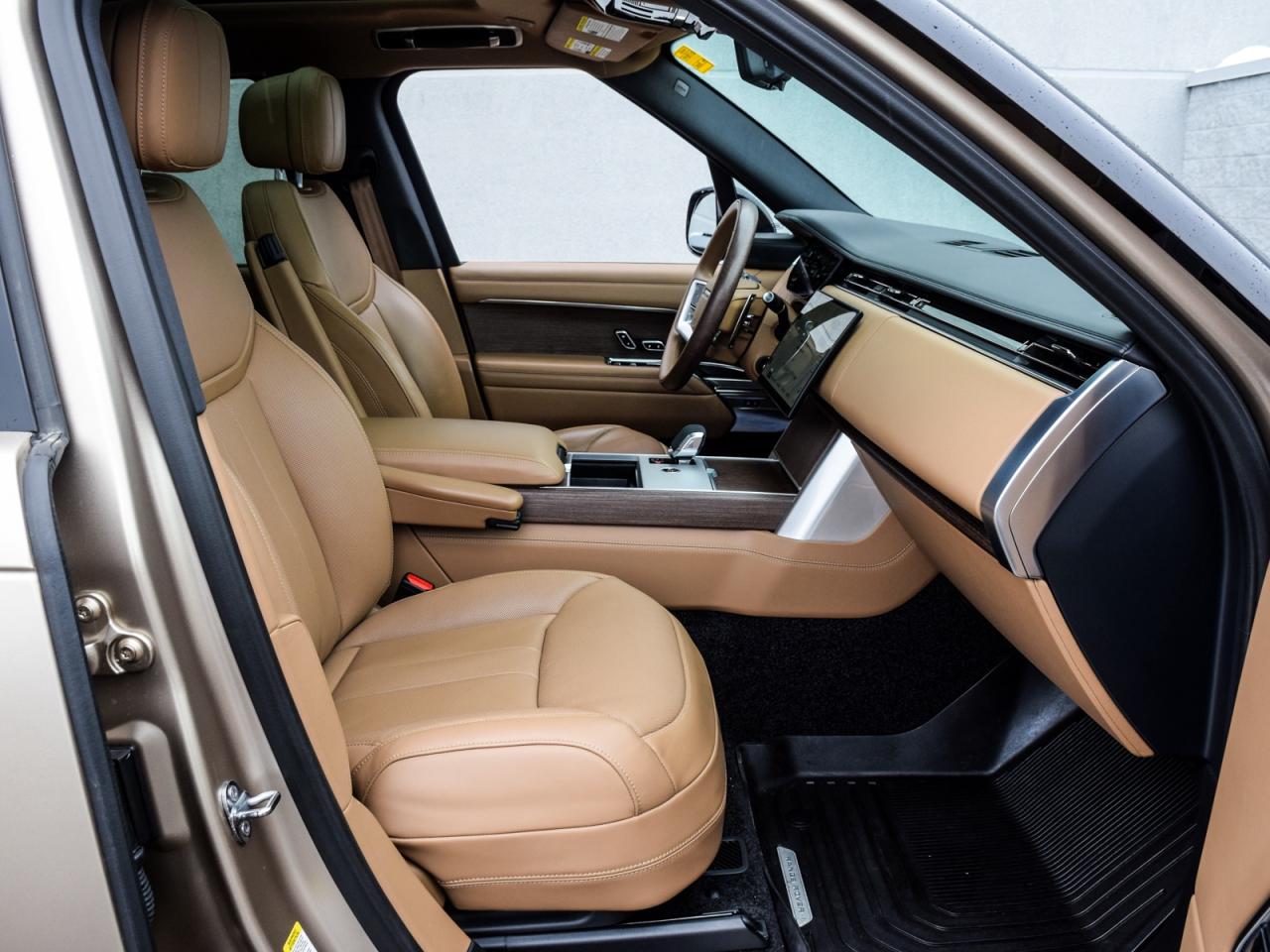 2025 Land Rover Range Rover P550e SE SWB Photo