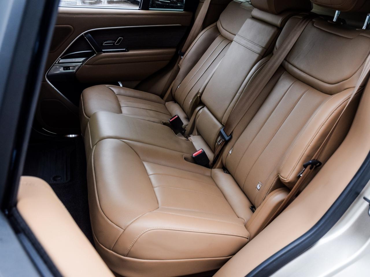 2025 Land Rover Range Rover P550e SE SWB Photo