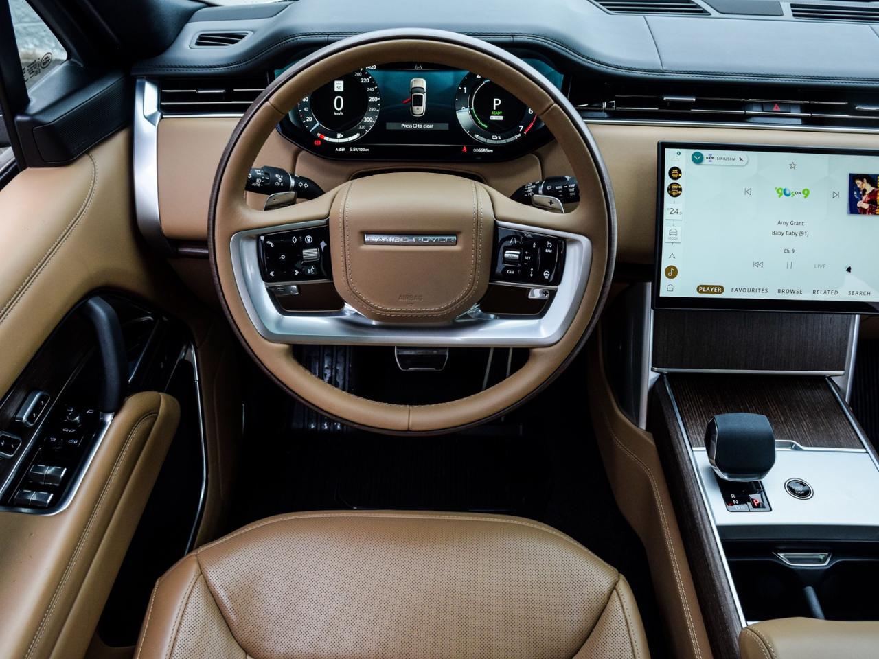 2025 Land Rover Range Rover P550e SE SWB Photo