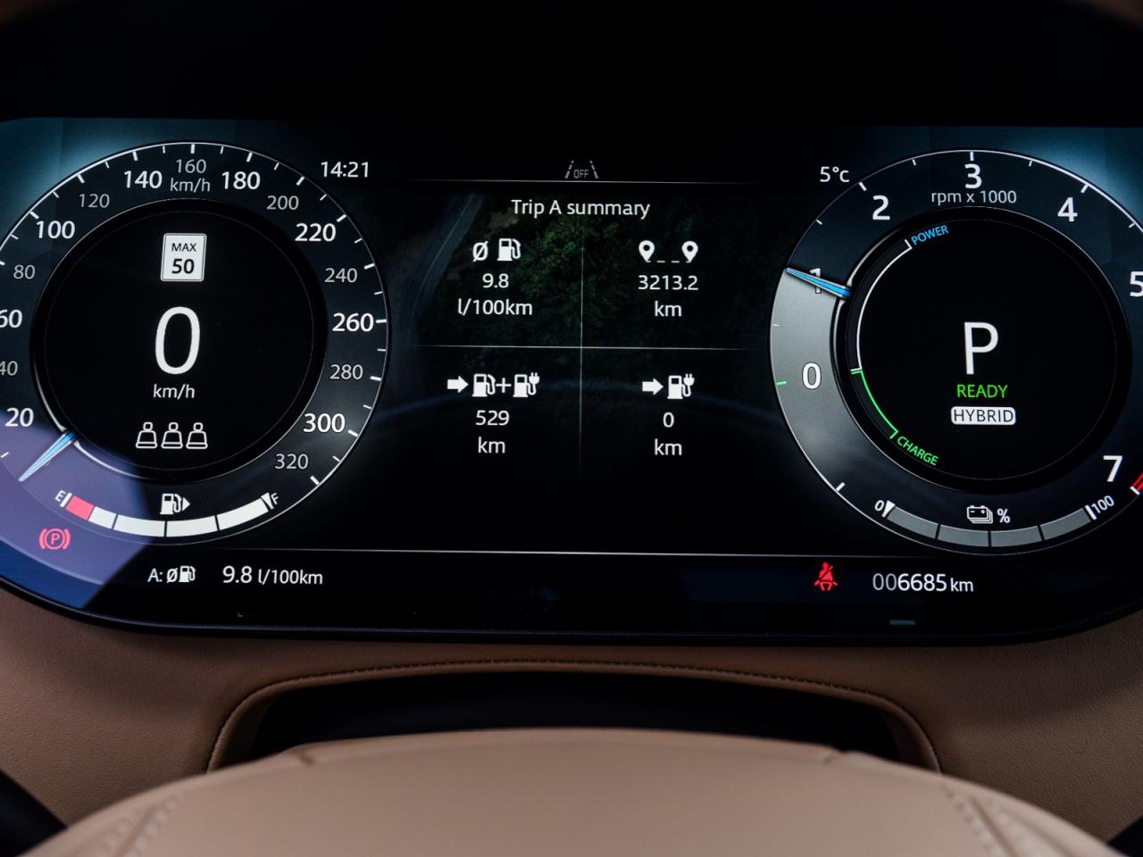 2025 Land Rover Range Rover P550e SE SWB Photo