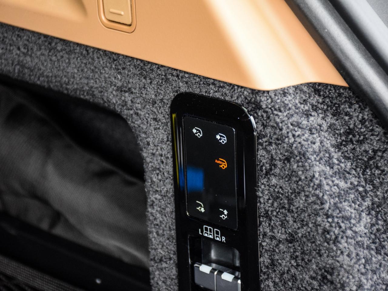 2025 Land Rover Range Rover P550e SE SWB Photo