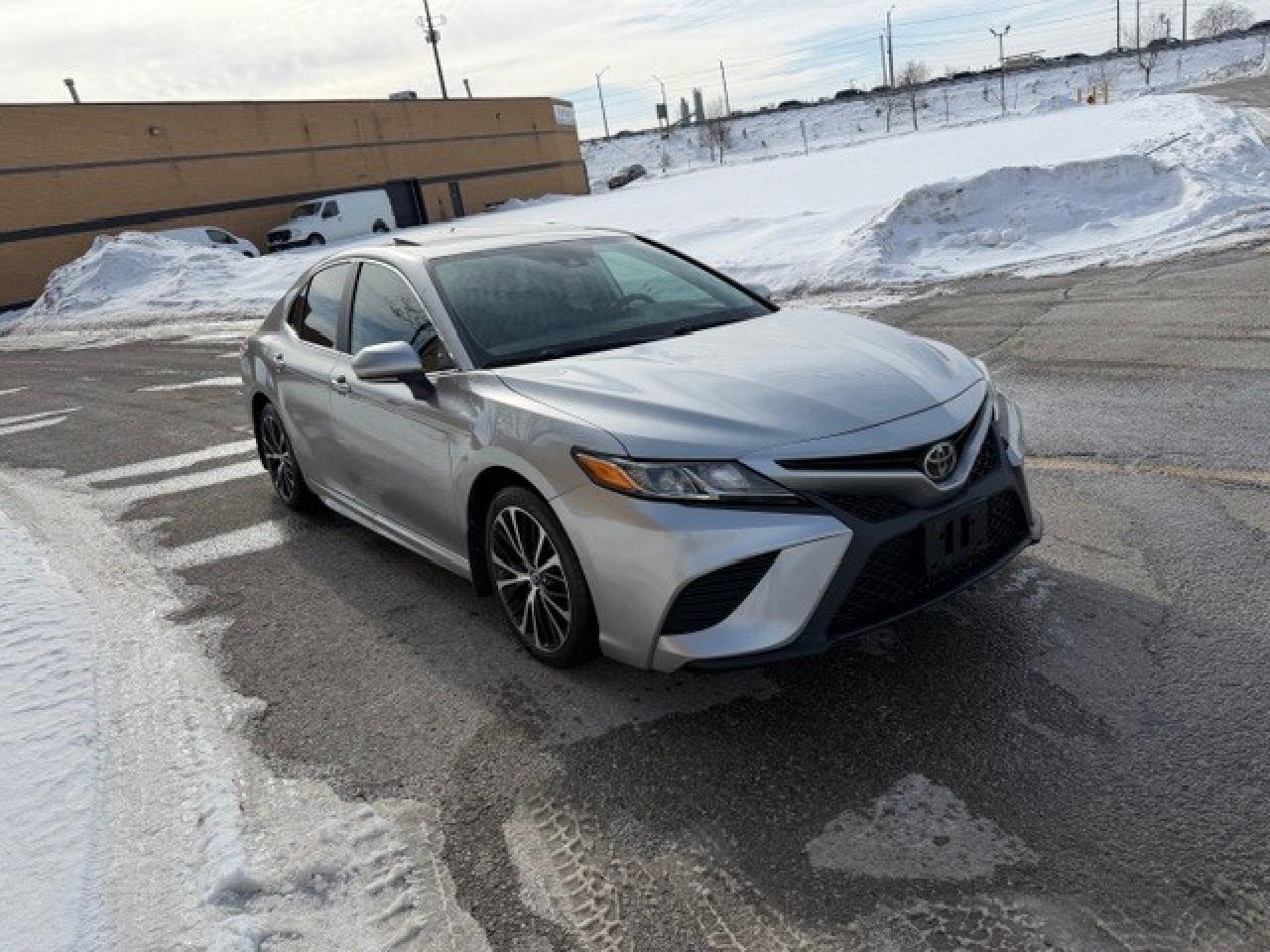2019 Toyota Camry SE 4 CYL AUTOMATIC SUNROOF LEATHER SEATS Photo