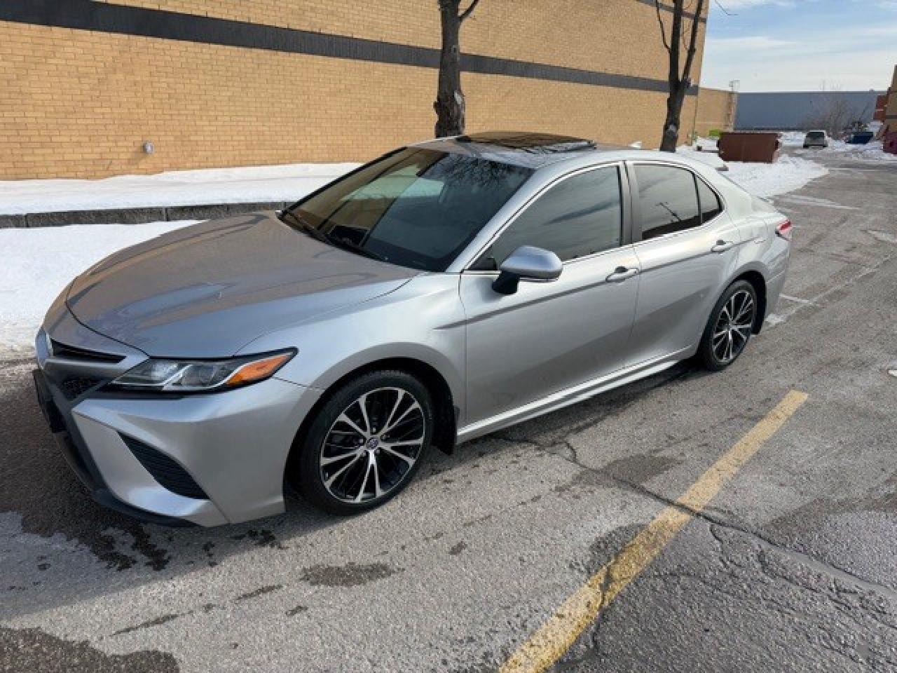 2019 Toyota Camry SE 4 CYL AUTOMATIC SUNROOF LEATHER SEATS Photo