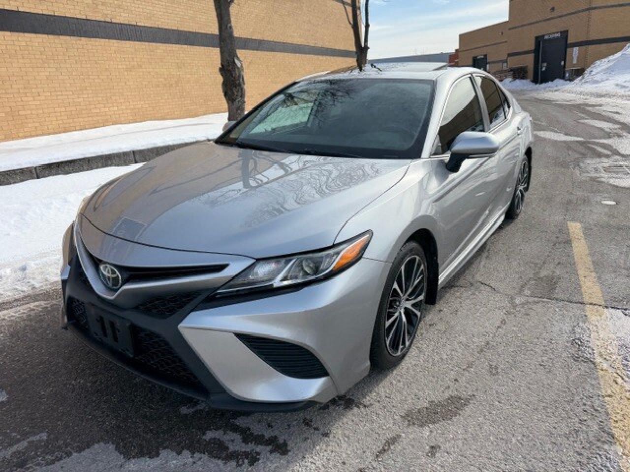 2019 Toyota Camry SE 4 CYL AUTOMATIC SUNROOF LEATHER SEATS Photo